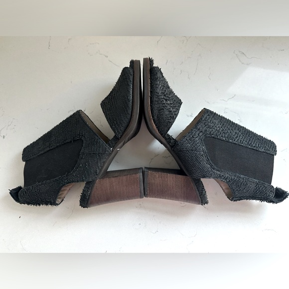 New MATISSE Smith Textured Leather Cutout Ankle Bootie Sz 6 - Picture 3 of 9